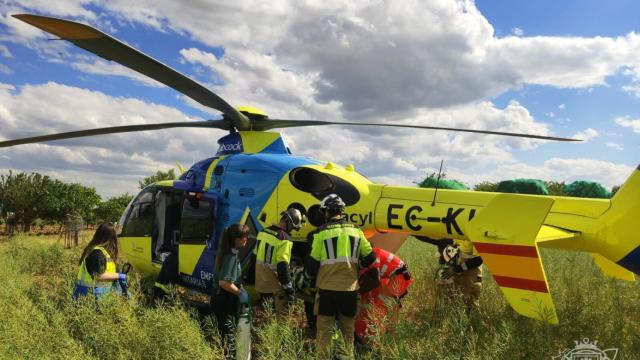 Momento de evacuación del herido por la mula mecánica