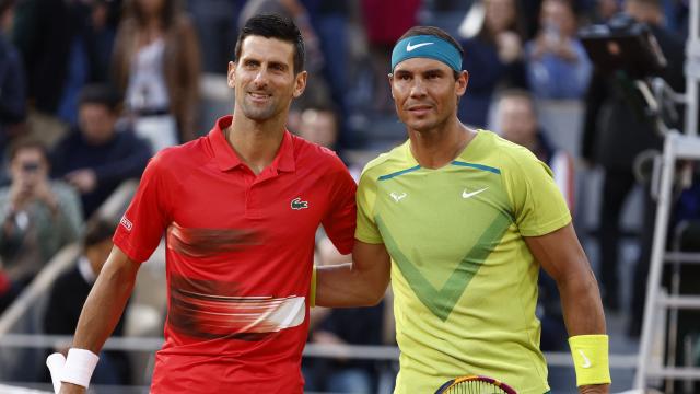 Novak Djokovic y Rafa Nadal, antes del partido de cuartos de final de Roland Garros 2022