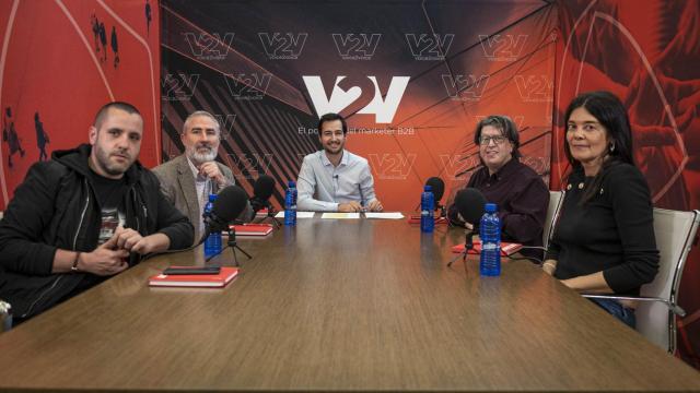 Los participantes en el debate, antes de empezar la charla.