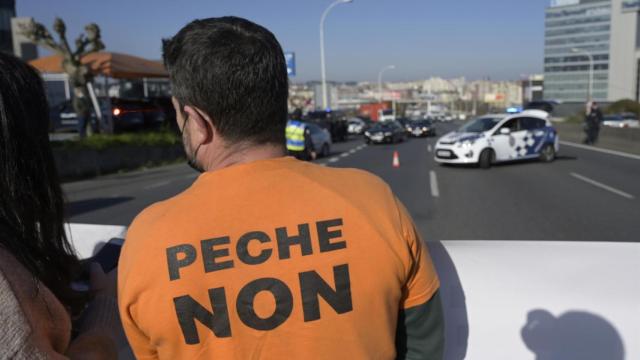 Un trabajador de la plantilla de Alu Ibérica durante una protesta.