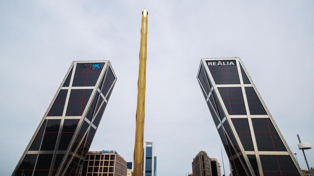 Antigua sede de Bankia en Madrid ahora con el logo de CaixaBank.