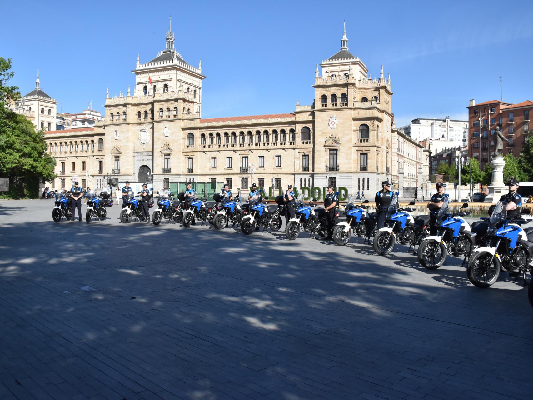 Imagen de la presentación de las 14 nuevas motocicletas de la Policía Local de Valladolid.