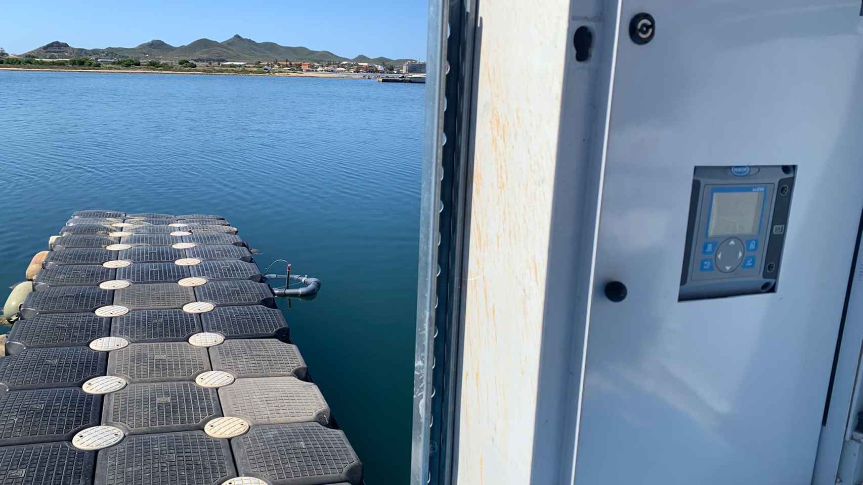La plataforma del Club Náutico de Las Isletas en la que está habilitado el sistema de oxigenación del Mar Menor con tuberías microperforadas.