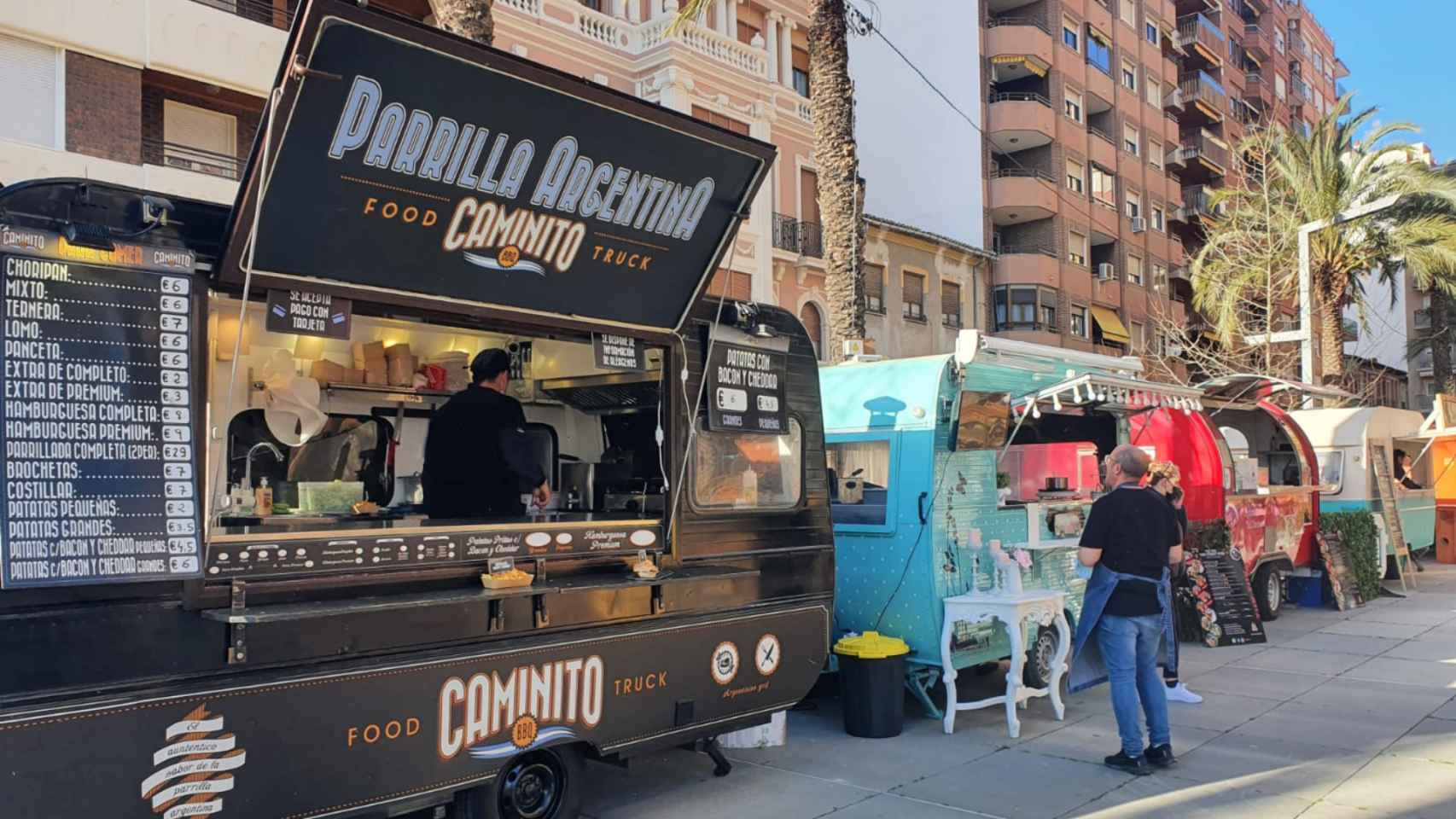 Hasta 14 foodtrucks vintage visitarán la plaza Séneca del 3 al 5 de junio.
