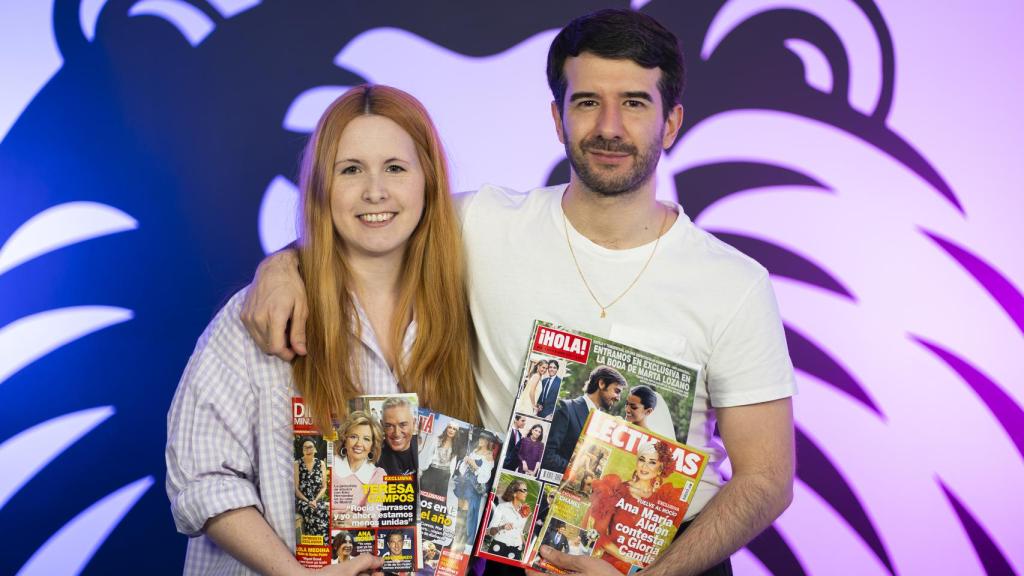 Ane Olabarrieta y Raúl Rodríguez en el kiosco rosa en vídeo.