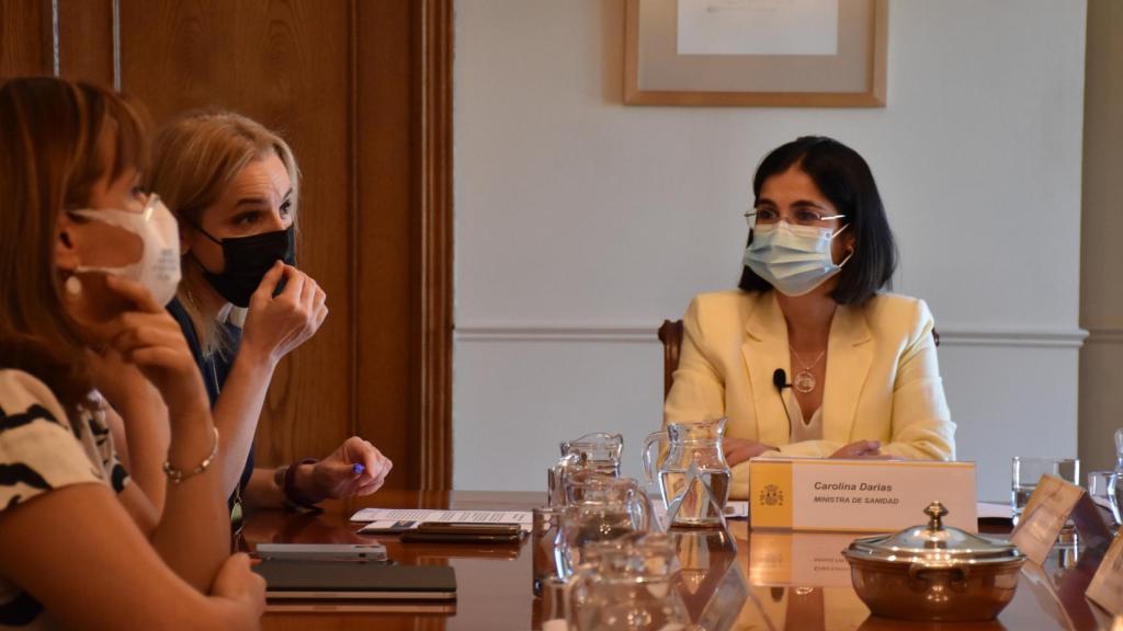 La directora general de la ONT, Beatriz Domínguez-Gil junto a la ministra de Sanidad, Carolina Darias.