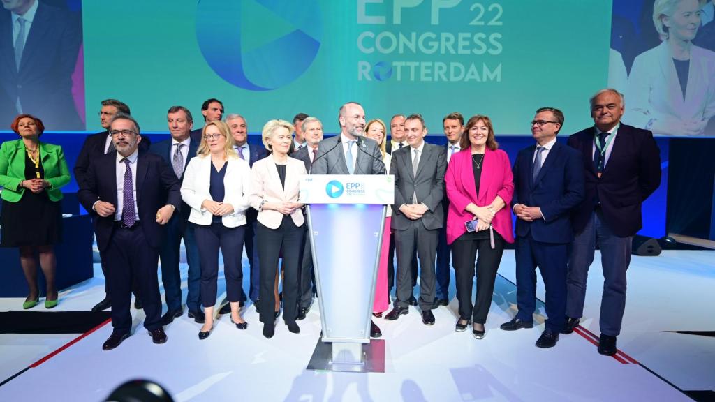 La dirección del EPP salida de Rotterdam'22, con el alemán Manfred Weber, junto a Ursula von der Leyen, Paulo Rangel y Esteban González Pons, entre otros..