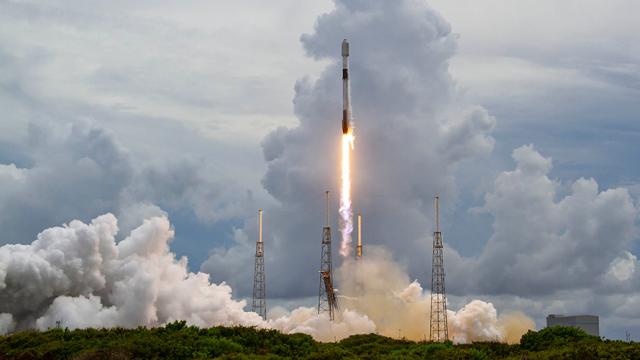 Momento del lanzamiento el pasado 25 de mayo de otros siete dispositivos de FOSSA Systems en un cohete Falcon 9 de SpaceX.