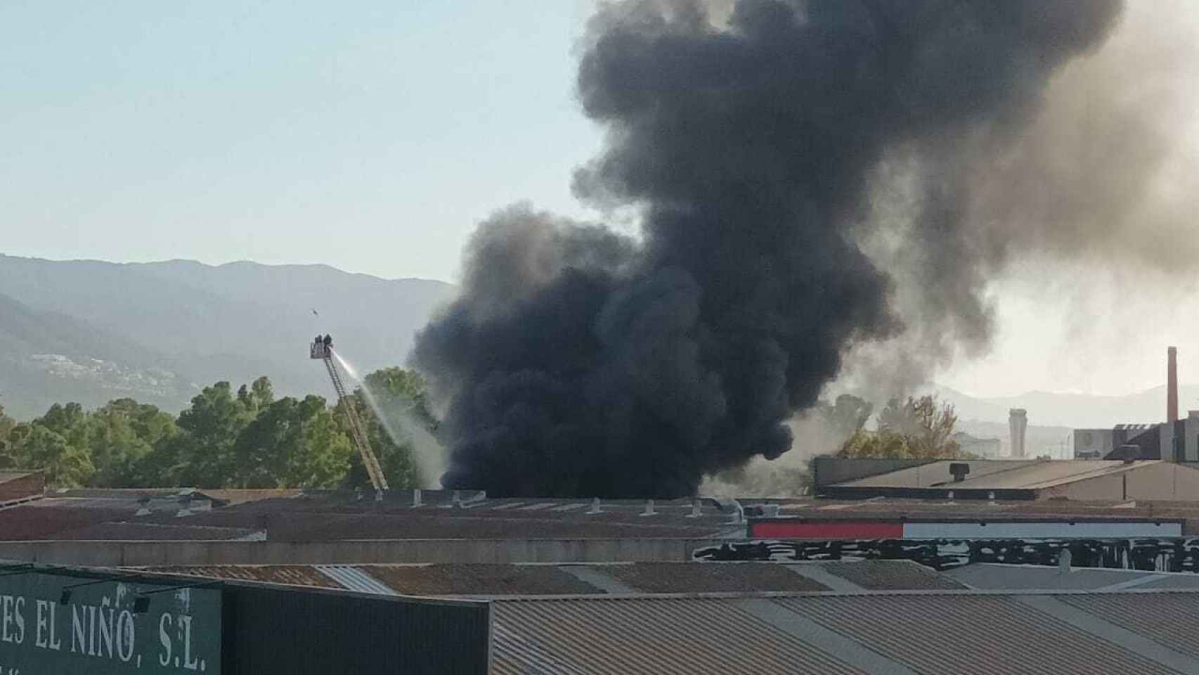 Incendio en el polígono industrial de La Azucarera.