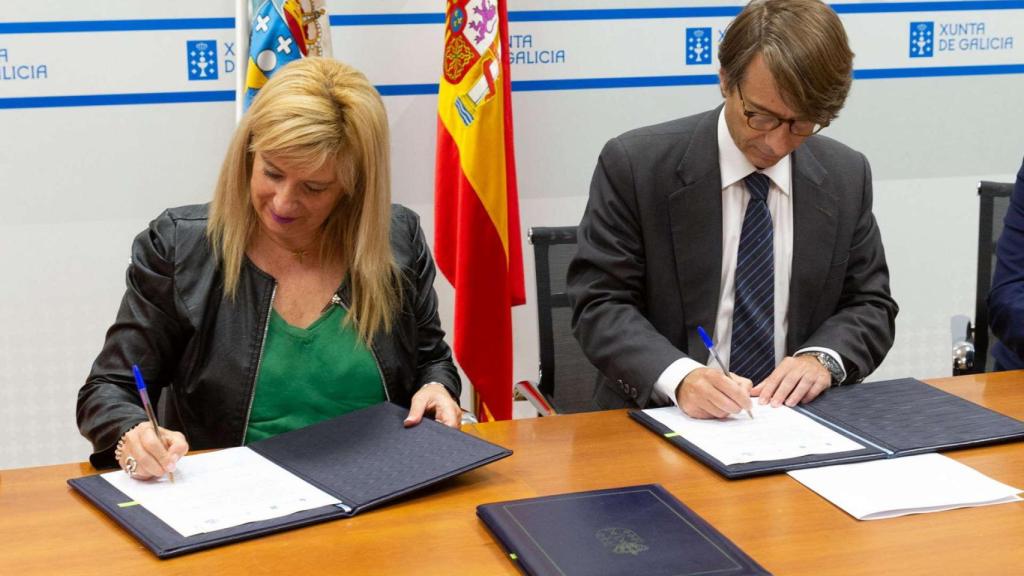 Firma del acuerdo entre la Xunta y Correos