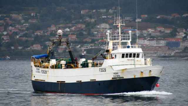 El barco pesquero Piedras, con base en el puerto de Marín.