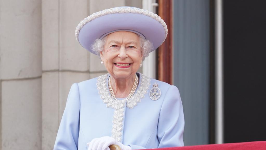 Isabel II apareció así de sonriente.