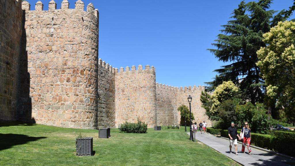 Las imponentes murallas de Ávila, de origen románico, que aún no se habían completado en el tiempo en que transcurre la leyenda de la venganza de Nalvillos.