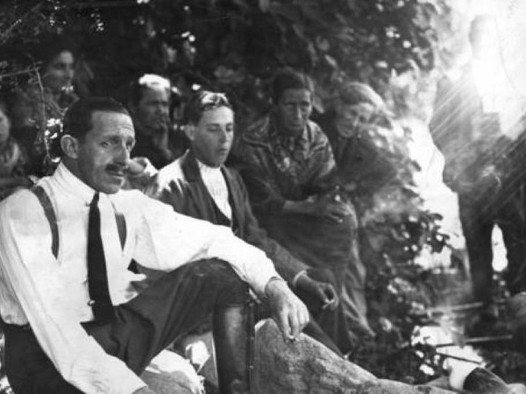 Alfonso XIII, el Rey del Porno: Royal Films, la Productora que Creó para  Tener Películas