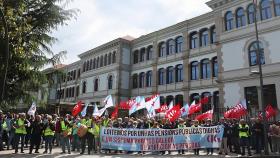 Protesta de los pensionistas y jubilados de Galicia en Santiago.