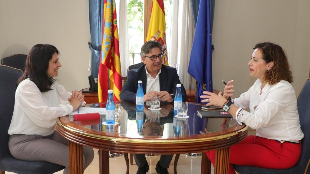 Generalitat y Federació de Fogueres acuerdan una mayor promoción de la fiesta alicantina.