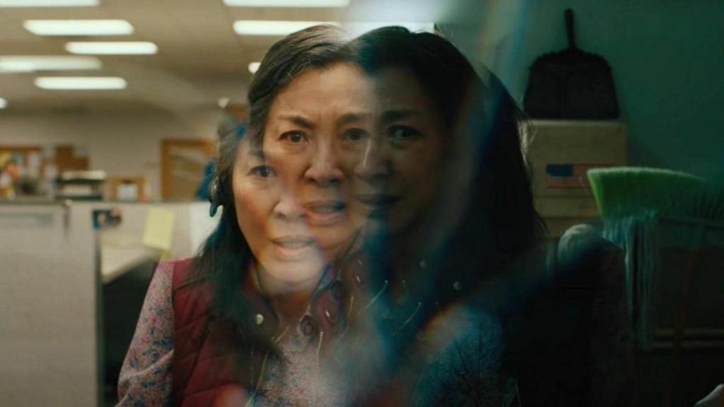 Michelle Yeoh protagoniza 'Todo a la vez en todas partes', una de las grandes sorpresas y esperanzas de 2022.