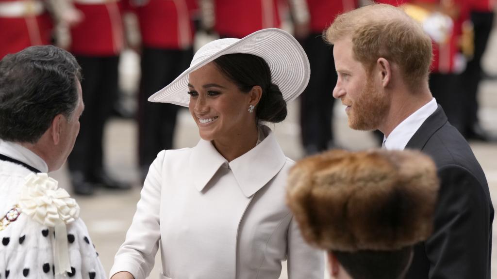 Los duques de Sussex, felices a su llegada a la catedral.