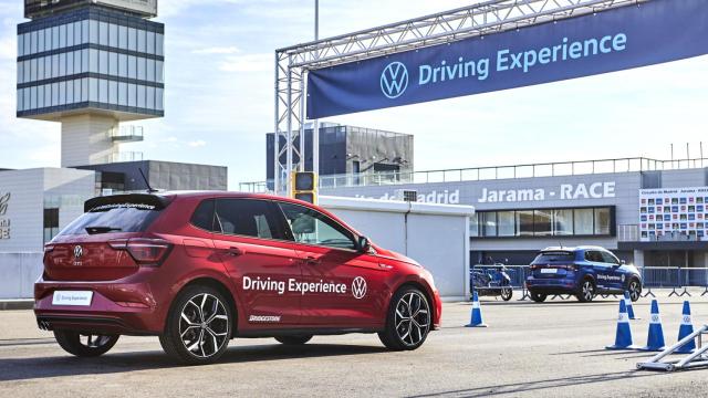 La escuela de conducción de Volkswagen hace una parada en el circuito del Jarama.