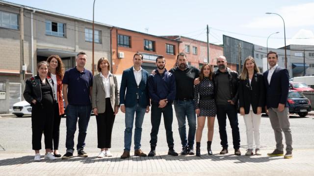 Una fotografía de grupo del equipo de ‘Hasta el cielo’, hoy en A Coruña.