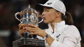 Iga Swiatek celebra su segundo título de Roland Garros