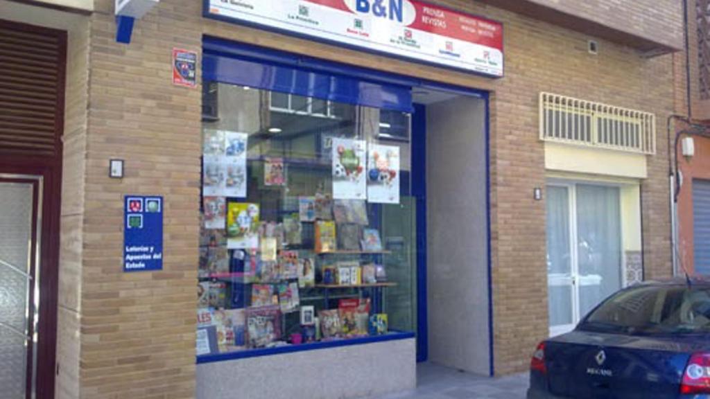 Punto de venta de la Lotería Nacional en la calle Miguel Servet de Albacete.