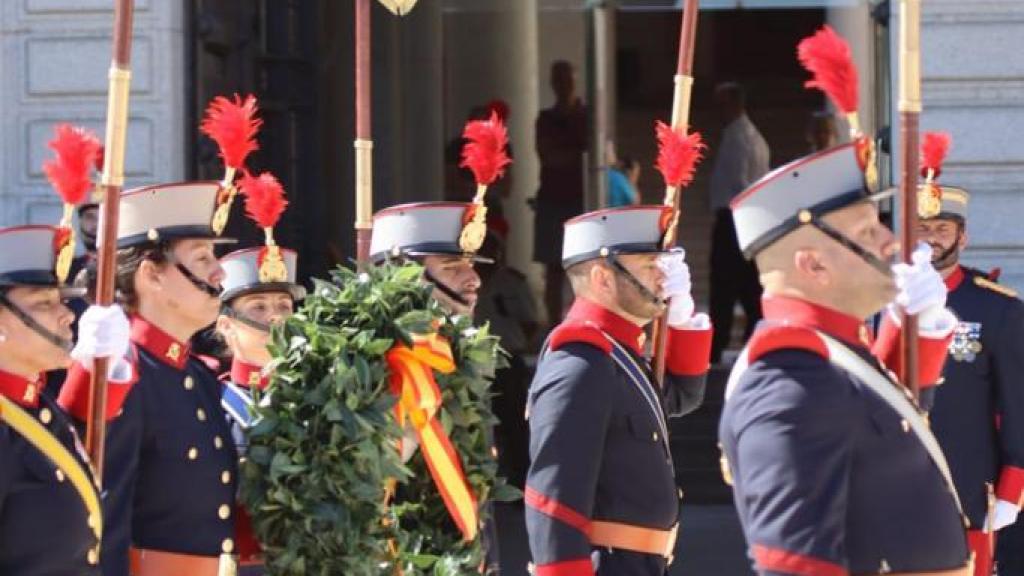 El acto ha terminado con un homenaje a los caído.