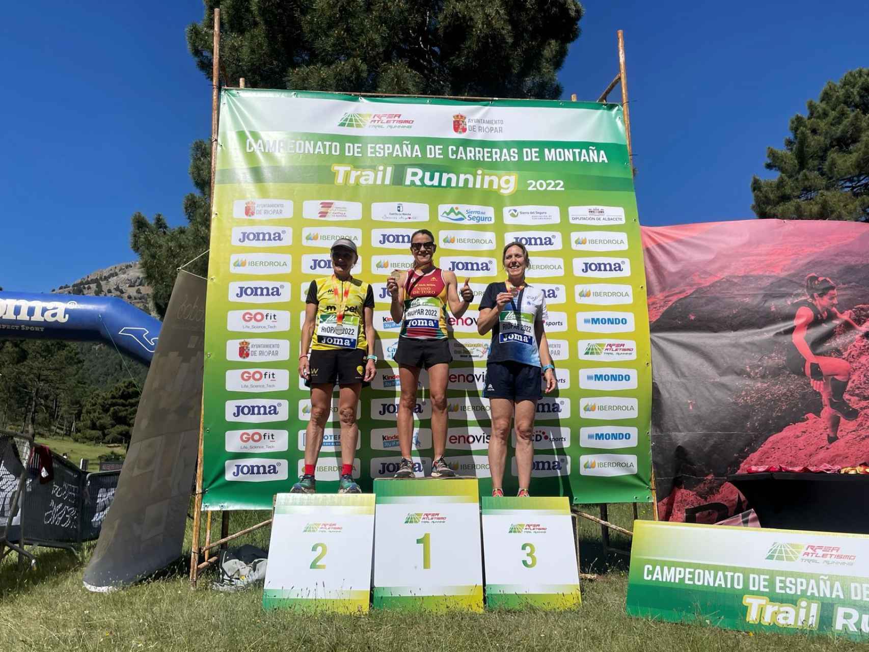 Tres de los atletas del Vino Toro Caja Rural que lograron podio este último fin de semana.
