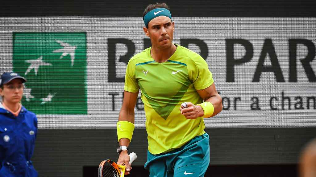 Rafa Nadal celebra un punto en Roland Garros.