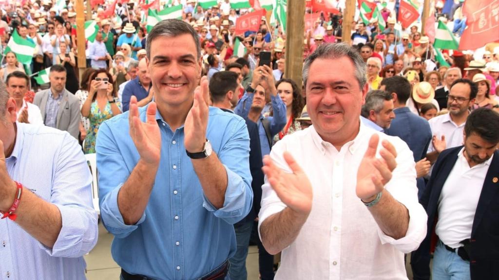 Pedro Sánchez y Juan Espadas este domingo en Almería.