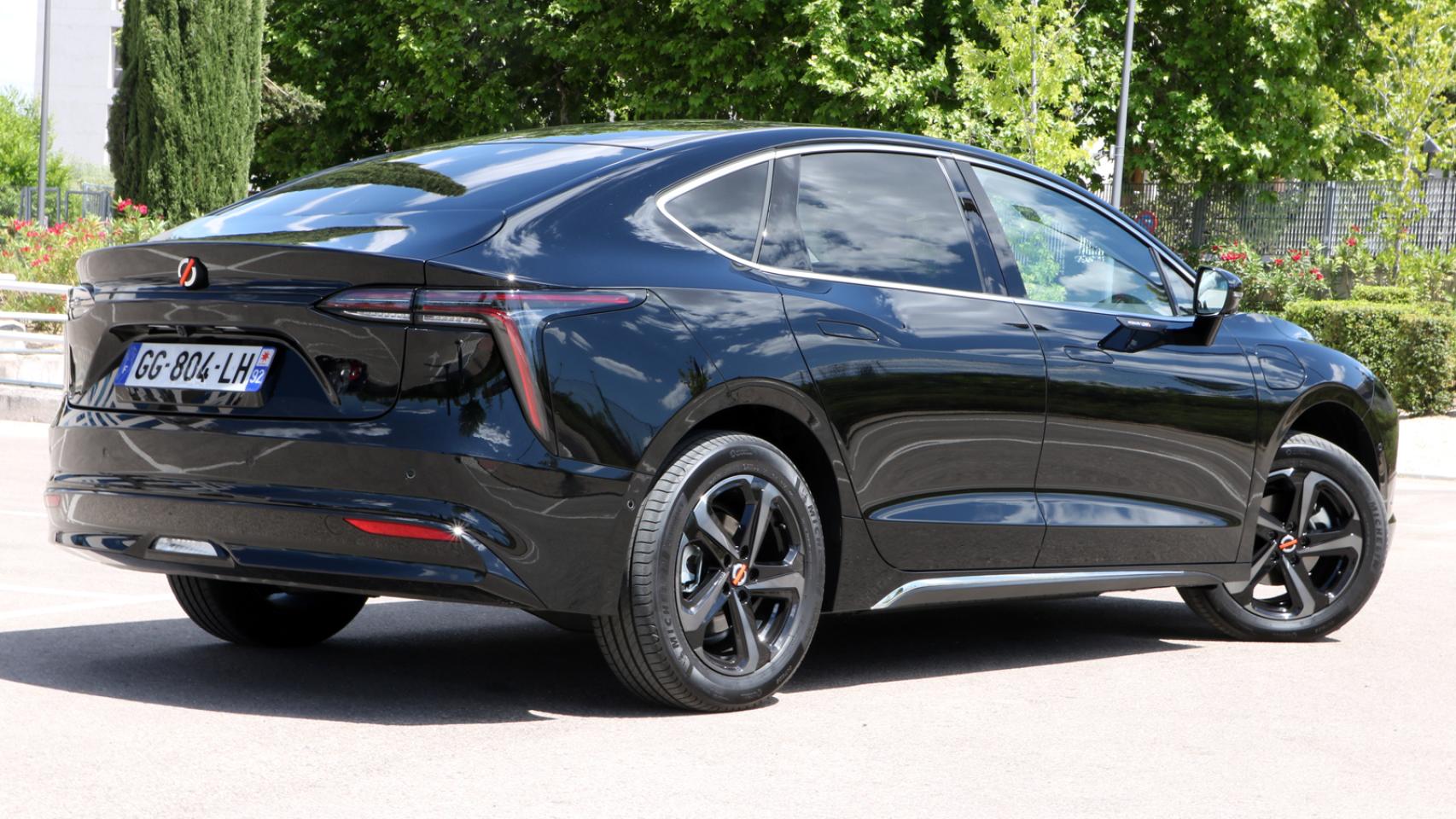 Así es el Mobilize Limo: un coche eléctrico para taxi y VTC solo disponible por suscripción con Renault