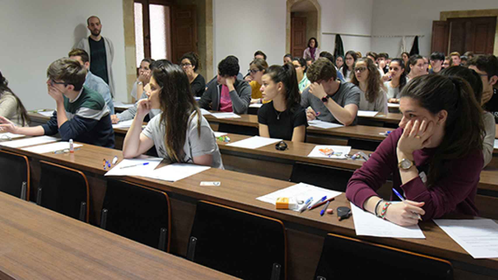 Alumnos examinándose de la EBAU en la Universidad de Salamanca./ Archivo