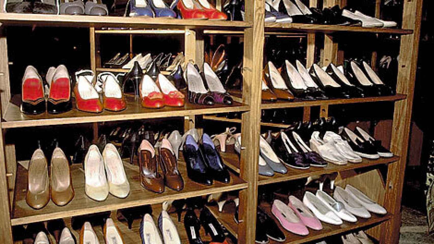 Cientos y cientos de zapatos que acumuló Imelda Marcos.