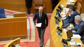 El conselleiro de Economía, Emprego e Industria, Francisco Conde, en el Parlamento de Galicia.