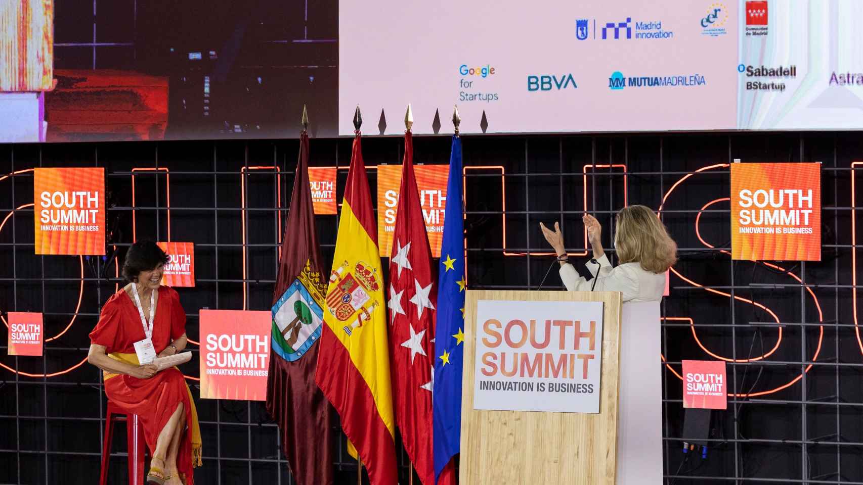 María Benjumea, fundadora y presidenta del South Summit, y Nadia Calviño, vicepresidenta primera y ministra de Asuntos Económicos y Transformación Digital.