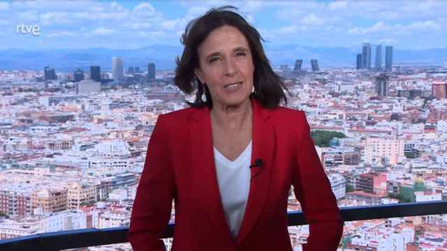 Ana Blanco despide el ‘Telediario’ desde lo alto del Pirulí por su 40 aniversario