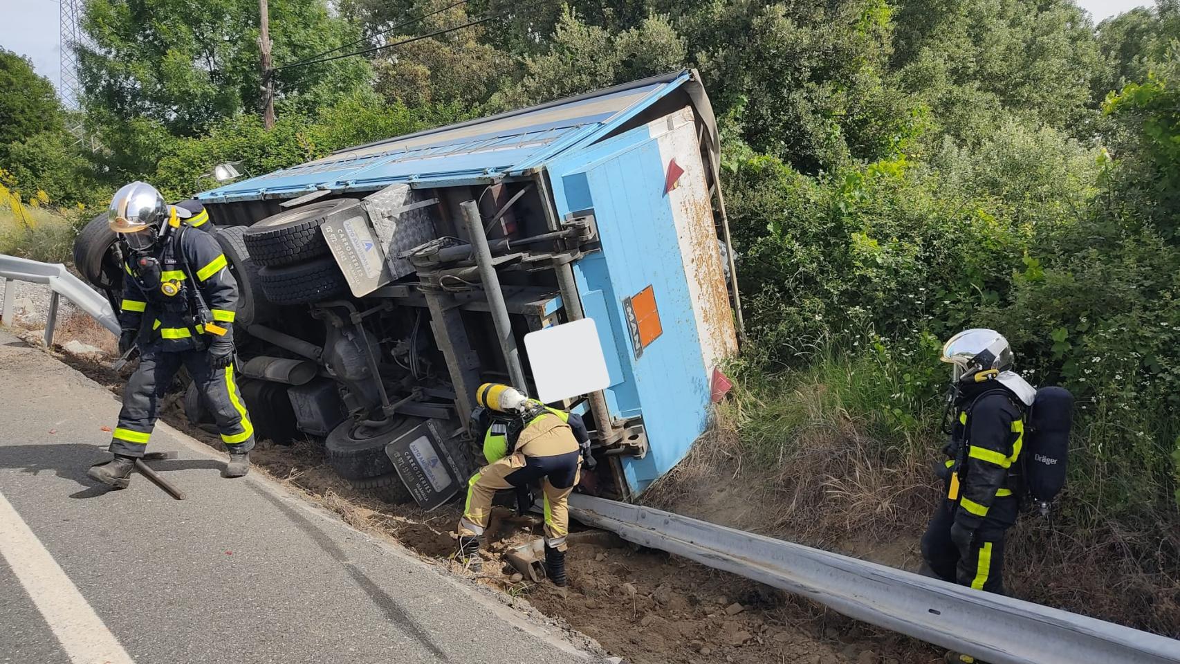 Imagen del camión accidentado en la provincia de Ávila.