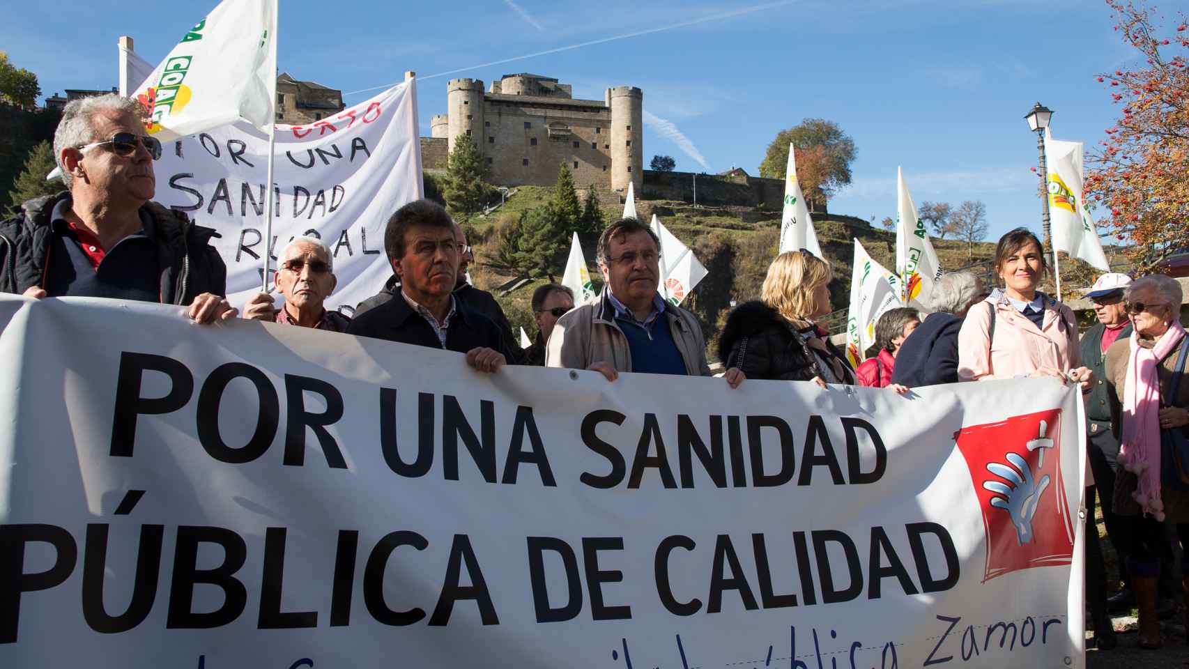 Manifestación por la mejora de la sanidad rural en Puebla de Sanabria (Zamora)