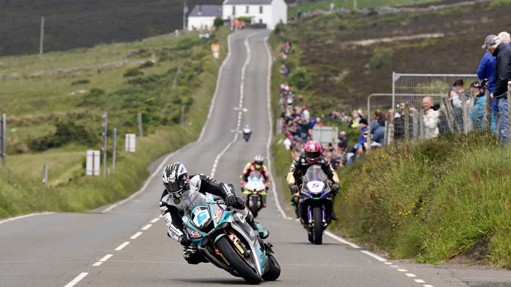 Momento de una de las pruebas en el circuito urbano para motos en la Isla de Man