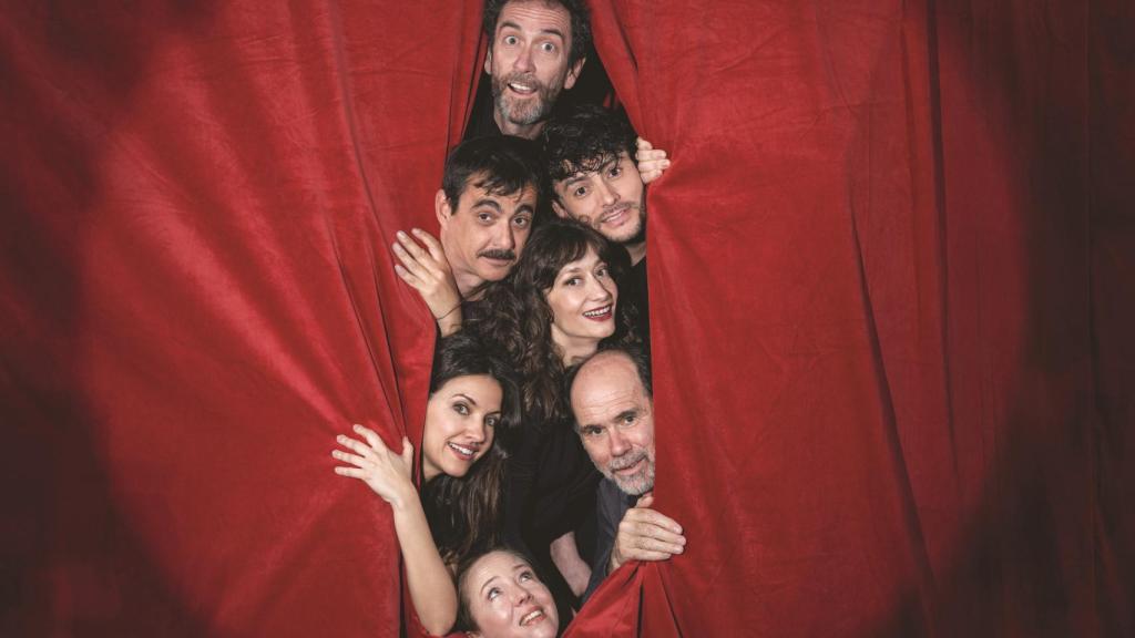 De arriba abajo: Paco Ochoa, Felipe Ansola, Jorge Basanta, Natalia Hernández, Ana Ruiz, Joaquín Notario y Ainhoa Santamaría, en un ensayo de la obra de Pirandello. Foto:  José Alberto Puertas