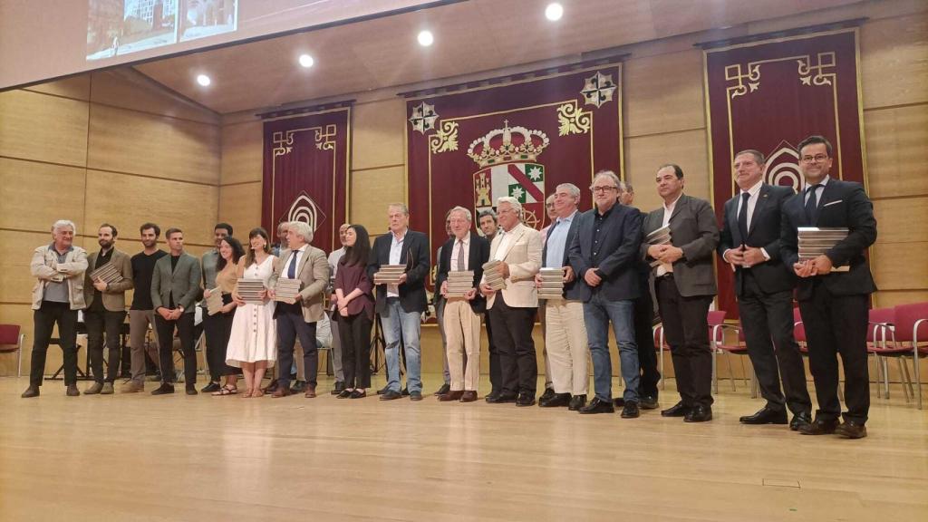 Foto de familia de los premiados.