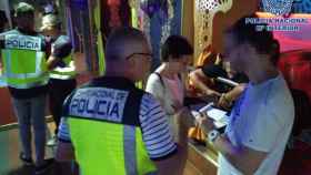 La Policía Nacional de Burgos realizando inspecciones