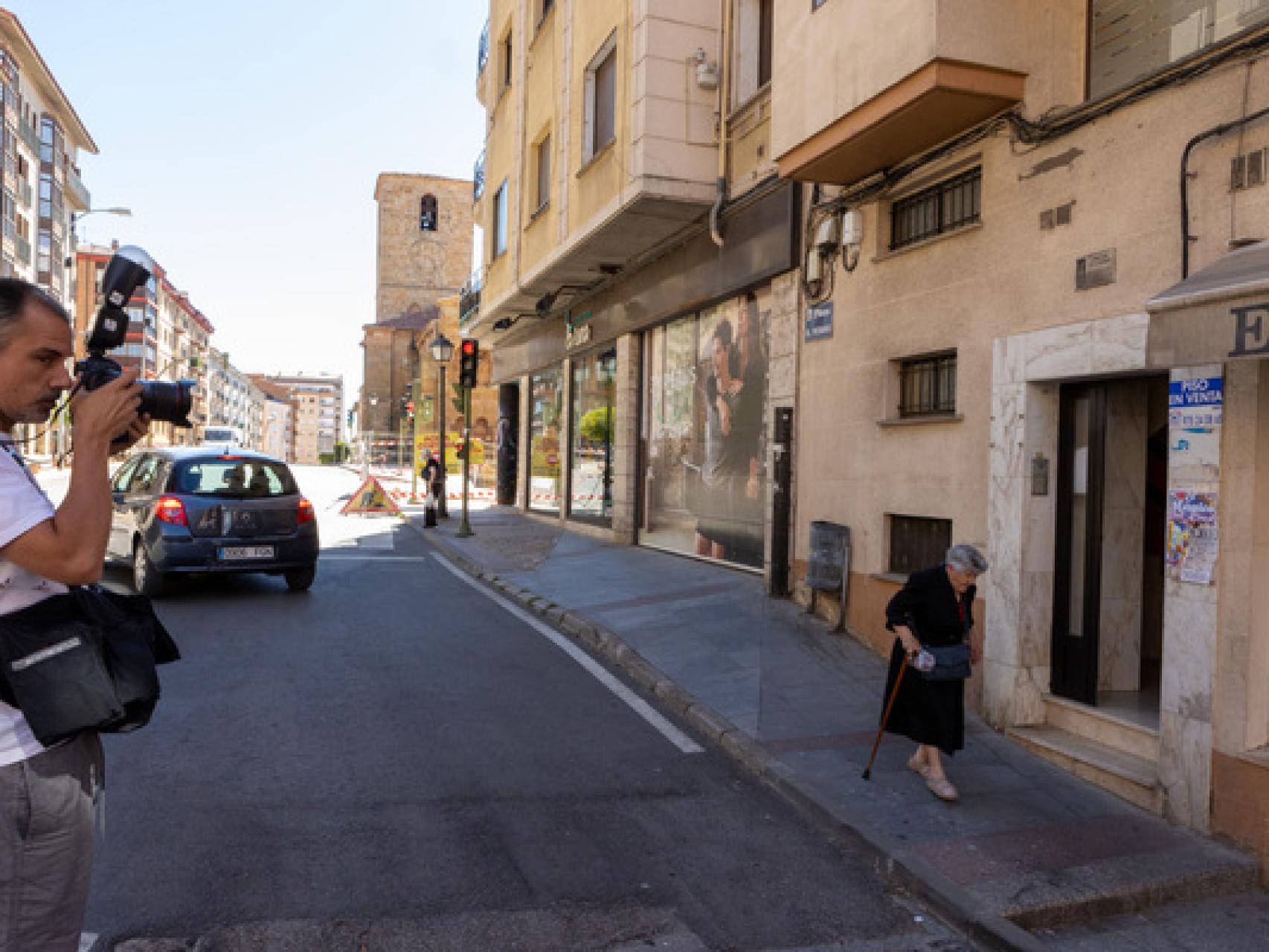 Portal del domicilio de la Plaza del Rosario, en Soria, en el que falleció apuñalada la mujer.