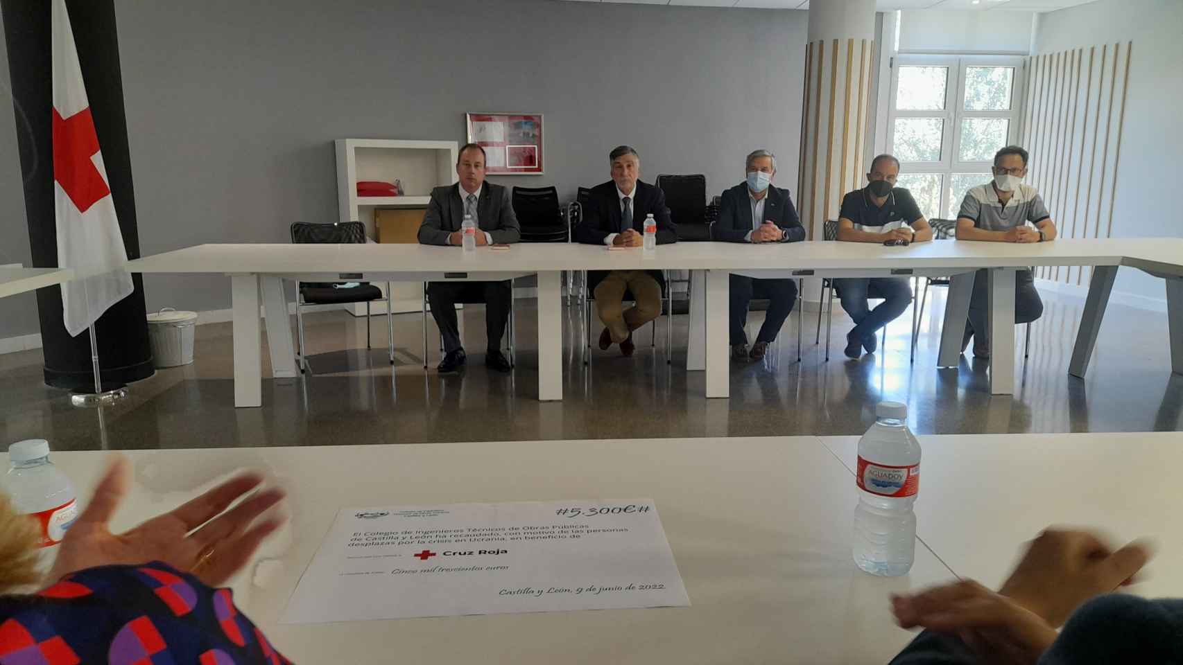 El Colegio de Ingenieros Técnicos de Obras Públicas de Castilla y León dona más de 5.000 euros a Cruz Roja para ayudar a refugiados ucranianos