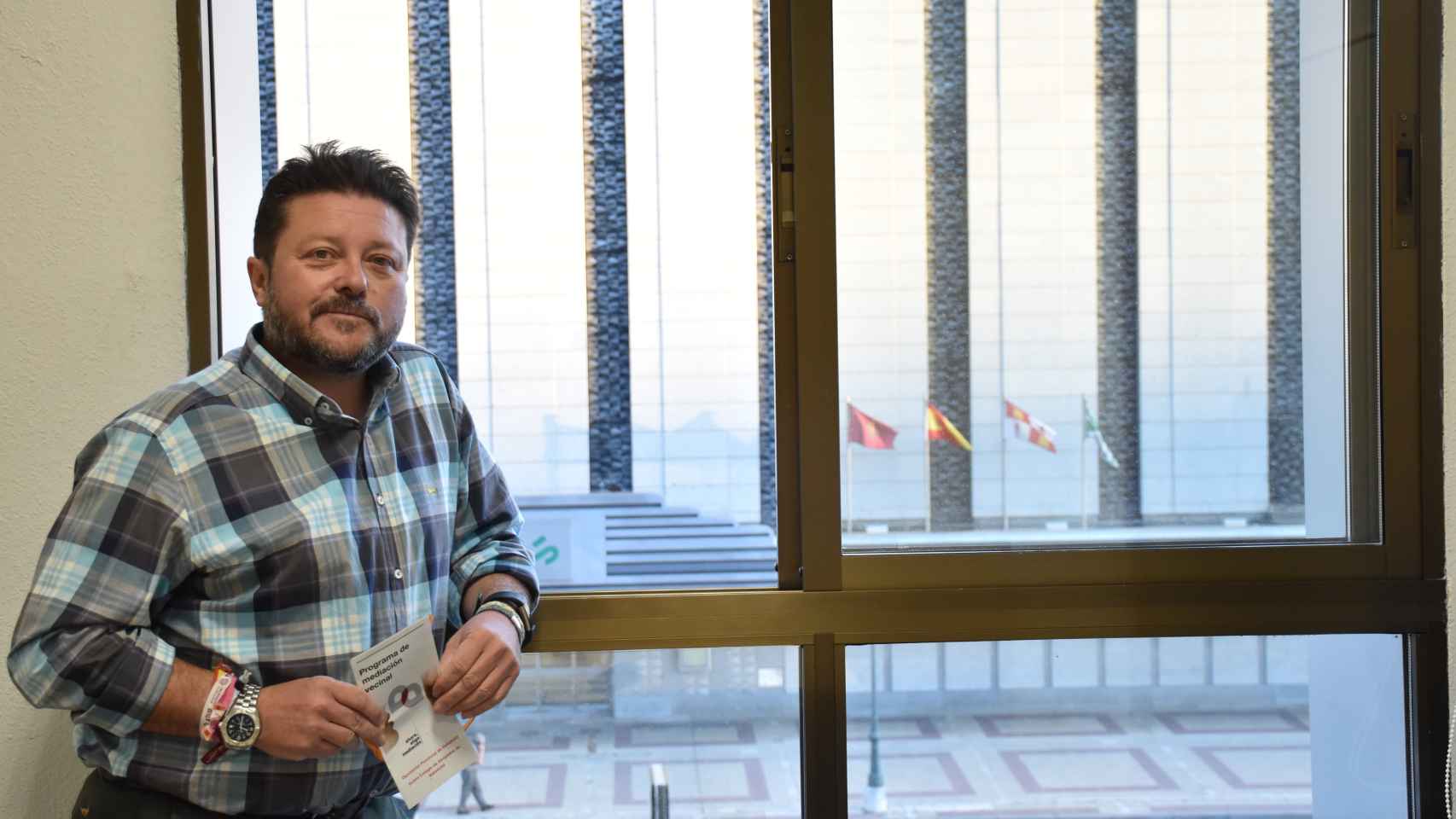 El presidente de la Asociación Custodia Compartida, Miguel Ángel Nieto, posa en la sede