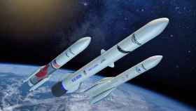 Imagen de tres cohetes del proyecto Amazon Kuiper para ofrece Internet satelital en zonas sin cobertura.
