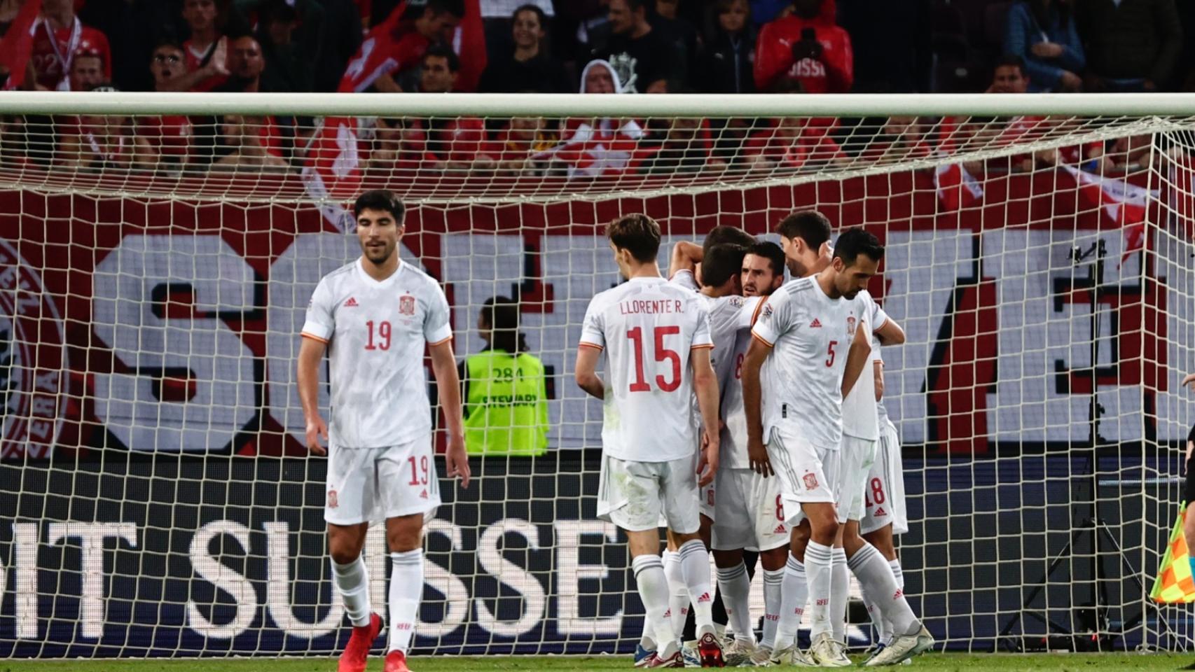 Jugadores de la Selección española en el partido contra Suiza