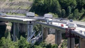 El primer derrumbe en el viaducto de la A-6.