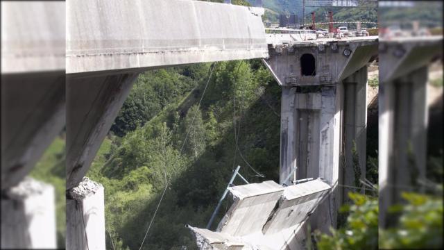 La parte del puente que se ha desprendido en la A-6.