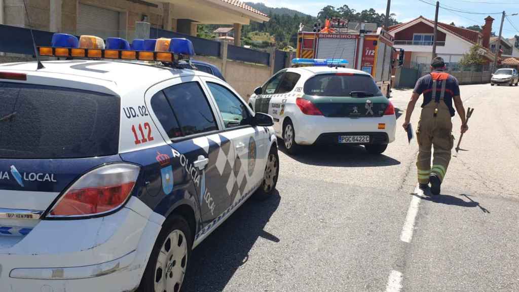 Intervención de la Policía local y la Guardia Civil en Baiona en una imagen de archivo.